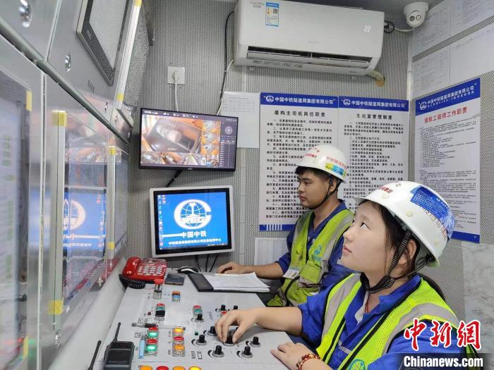 中國最大水壓、最大埋深海底隧道工程建設(shè)快速推進
