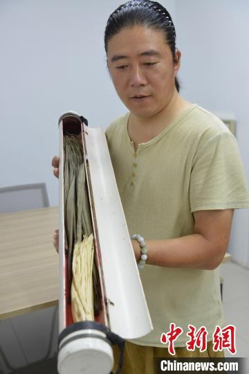 草編用的材料玉米皮、棕樹(shù)葉 李鵬茹 攝