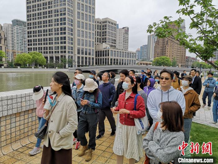 新階層人士走讀黃浦蘇州河沿岸?！》队畋?攝