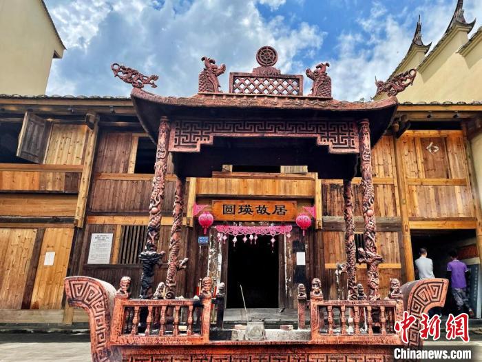 臺灣上趣開新團(tuán)隊入駐古田縣平湖鎮(zhèn)端上村，以“圓瑛法師故里”為主題打造愛國禪意村?！吻汕?攝