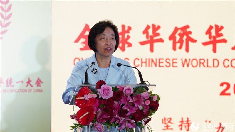 全國政協(xié)副主席、中國和平統(tǒng)一促進(jìn)會(huì)副會(huì)長蘇輝出席大會(huì)并致辭。 人民網(wǎng) 劉暢 攝