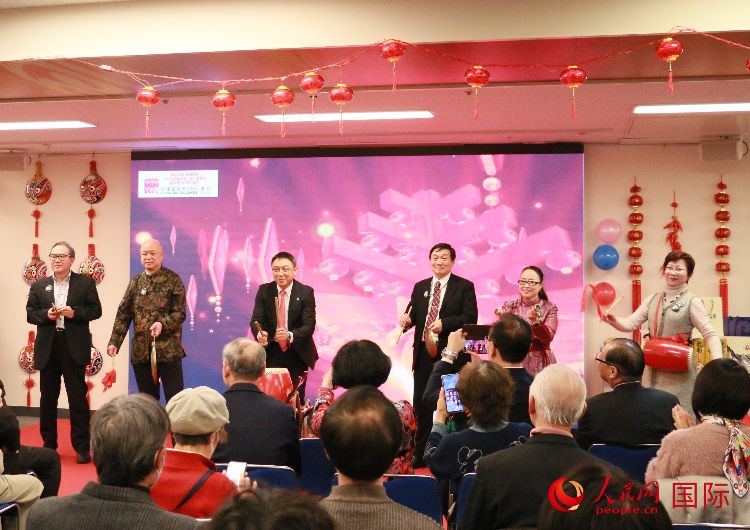 打擊樂(lè)合奏《春節(jié)序曲》。人民網(wǎng) 許可攝