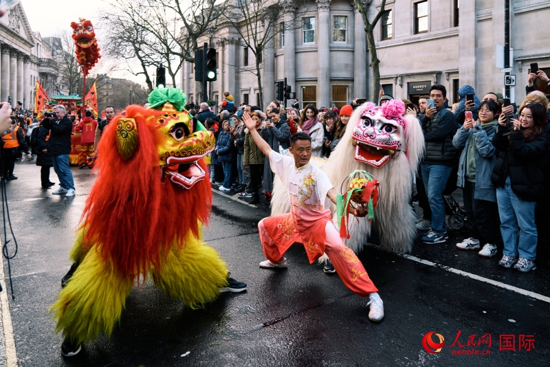 倫敦新春慶典現(xiàn)場。人民網(wǎng) 郭錦標(biāo)、楊浩鵬攝
