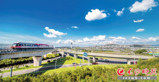 　　根據(jù)《實施意見》，長沙將建設聯(lián)通世界的航空樞紐，打造輻射全國的鐵路樞紐，深化綜合交通協(xié)調機制。    資料圖片