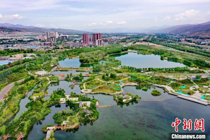 西北城市西寧立生態(tài)文明高地新典范：“一城山水、百園千姿”