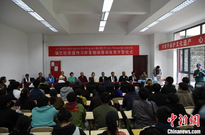 阿壩壤塘首個動漫訓練營開營儀式現(xiàn)場。(壤塘縣委宣傳部 供圖)