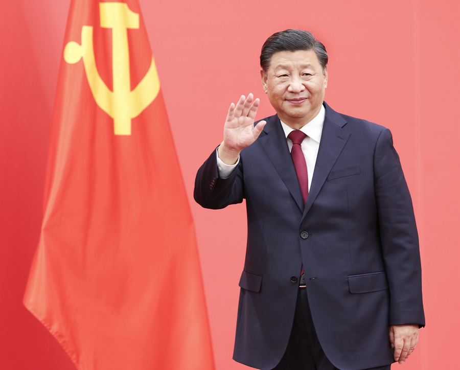 2022年10月23日，習(xí)近平在北京人民大會(huì)堂同采訪中共二十大的中外記者親切見(jiàn)面。
