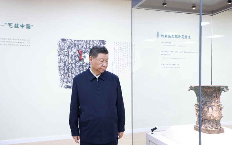 △ 2024年9月10日，習(xí)近平總書記在前往甘肅考察途中，來(lái)到陜西寶雞參觀寶雞青銅器博物院。