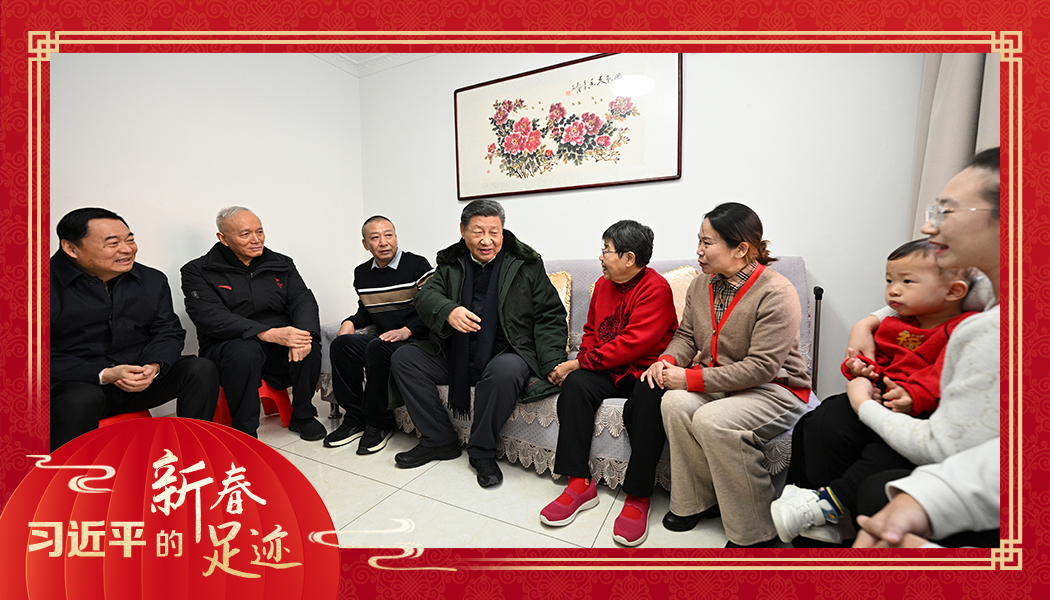 2025年1月23日，農(nóng)歷新年前夕，習(xí)近平總書(shū)記在遼寧沈陽(yáng)大東區(qū)長(zhǎng)安街道長(zhǎng)安小區(qū)考察時(shí)，走進(jìn)居民郎素蘭家中看望。