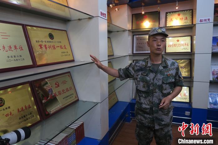 圖為南疆軍區(qū)某合成團(tuán)1連連長(zhǎng)齊楠?！畛坛?攝
