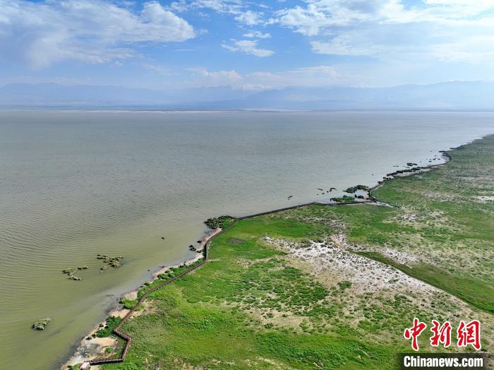 圖為航拍都蘭湖國家濕地公園。　祁增蓓 攝