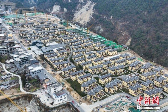 圖為2月1日，瀘定磨西鎮(zhèn)震后重建的安置小區(qū)。(無人機(jī)照片)<a target='_blank' href='/'><p  align=