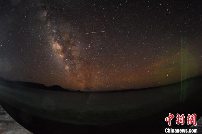 錯鄂湖星空璀璨，一顆流星劃過?！?lt;a target='_blank' ></p><p  align=
