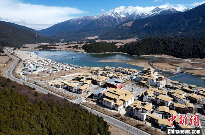 2月17日，西藏林芝魯朗小鎮(zhèn)。(無人機照片) 李林 攝