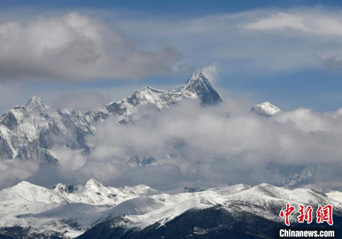 2月17日，西藏林芝色季拉山觀景臺拍到的南迦巴瓦峰?！±盍?攝